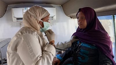 قافلة طبية تقدم 3000 خدمة مجانية لأهالي قرية جبل النور ببني سويف