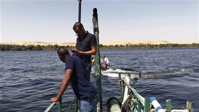 ظهور بقعة سولار بمجرى نهر النيل بأسوان وجهود مكثفة لتفتيتها