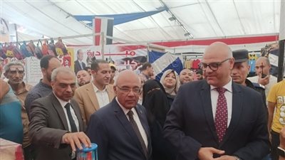 تخفيضات 30%.. محافظ القليوبية ورئيس الغرفة التجارية يفتتحان معرض أهلا مدارس بشبرا الخيمة