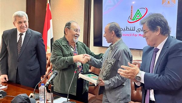 الأعلى للإعلام يكرم