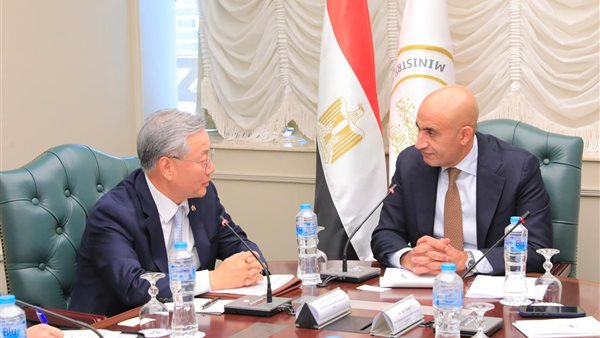 وزير التعليم مع سفير