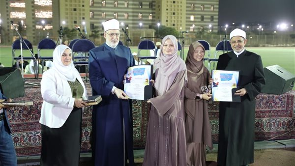 تكريم الطالبات الفائزات