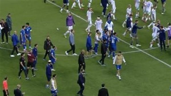 اشتباكات بين لاعبي