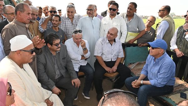 وزير الري بين المزارعين