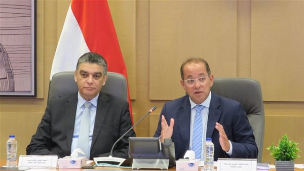 وزير المالية مع رئيس