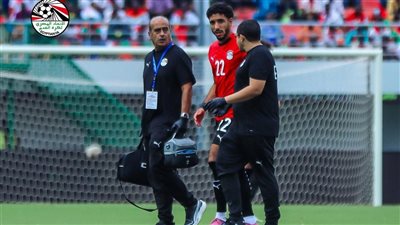 طبيب المنتخب يوضح طبيعة إصابة مرموش.. ويؤكد خضوعه لأشعة بعد العودة للقاهرة