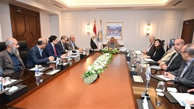 محافظ جنوب سيناء يعقد اجتماعًا لمتابعة تحديث المخطط الاستراتيجي لطور سيناء