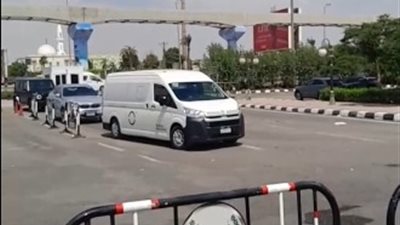 وصول جثمان المطرب عمرو ستين إلى مسجد الشرطة بالشيخ زايد استعدادًا لصلاة الجنازة عليه