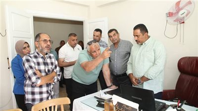 محافظ الوادي الجديد يتابع انتظام العمل بالمقر الجديد للمبنى الإداري للديوان العام