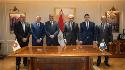 توقيع بروتوكول تعاون بين السياحة والعمل بشأن شروط وضوابط الترخيص لوحدات الإقامة الفندقية