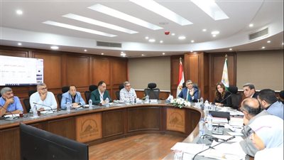 محافظ الجيزة يعقد اجتماعات مع إدارات الأجهزة التنفيذية لبحث تفاصيل الأكشاك الحضارية وسوق الجملة والجبانات