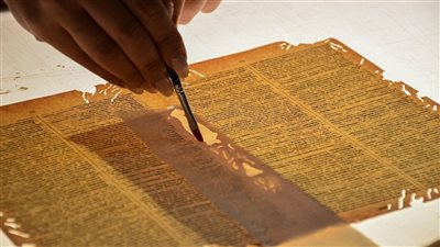 مكتبة الإسكندرية تنظم دورة تأسيسية في ترميم الأوعية الورقية