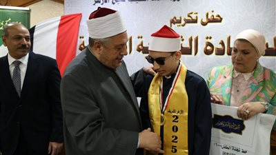الأزهر والقومي للطفولة والأمومة يكرمان أوائل الثانوية الأزهرية.. ورئيس القطاع: التكريم لا يكافئ ما بذله الطلاب وأسرهم