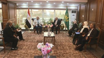 محافظ القليوبية يبحث مع رئيس هيئة تعليم الكبار آليات تنفيذ برامج محو الأمية 