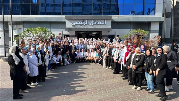 الطاقم الطبي بمجمع