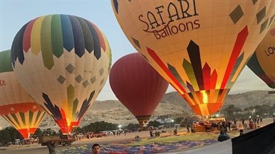 33 رحلة بالون طائر تزين سماء الأقصر وتقل 720 سائحًا من مختلف الجنسيات