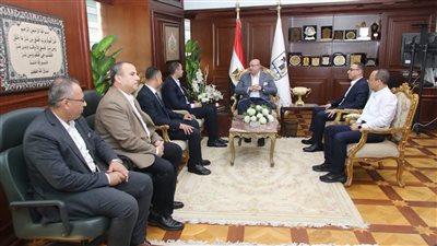 محافظ بني سويف يلتقي نائب وزير الصحة في مستهل جولته لتفقد المنشآت الصحية بالمحافظة 