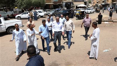 محافظ أسوان يقود حملة موسعة لإزالة الإشغالات بميدان النفق