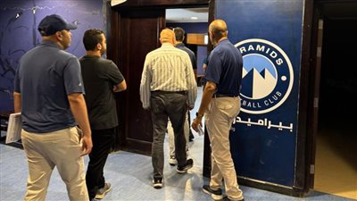 فيفا يعاين ملعب الدفاع الجوي قبل مباراة بيراميدز وأوكلاند سيتي بالإنتركونتيننتال| صور