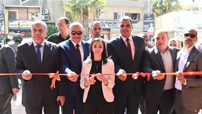 محافظ البحيرة تفتتح معرض أهلًا مدارس.. وتوجه بسداد المصروفات وتوفير الزي والشنط لـ 500 طالب