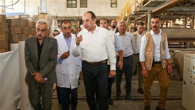وزير قطاع الأعمال يجري زيارة ميدانية لشركة العبوات والمستلزمات الطبية بالعاشر من رمضان