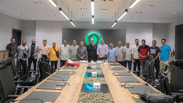 رئيس مودرن مع النقاد