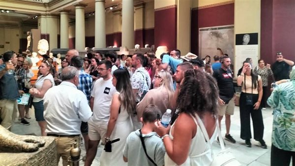 إقبال كبير من السائحين