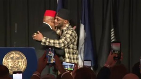 محمد رمضان خلال لقائه