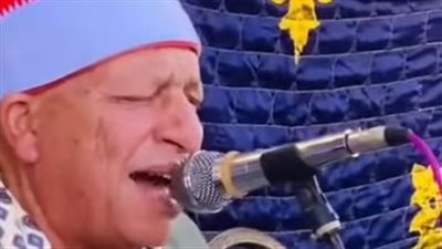 لحن آية قرآنية.. قارئ يثير جدلًا خلال تلاوة القرآن في عزاء | فيديو