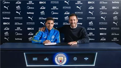 رسميا.. مانشستر سيتي يعلن تجديد عقد لاعبه ريكو لويس