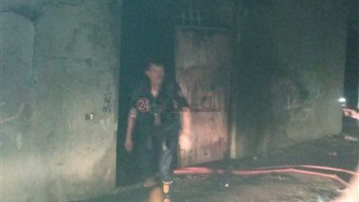 حريق يلتهم مخزن كراتين بمصنع أقمشة في المحلة.. والحماية المدنية تسيطر عليه 