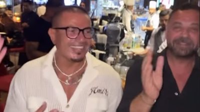 طارق العريان يحتفل بعيد ميلاده رفقة الهضبة عمرو دياب | صور