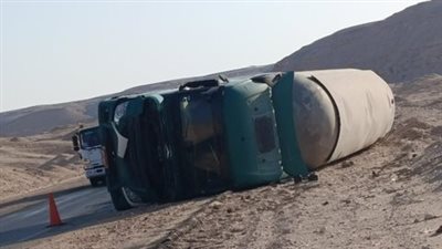 محافظ الأقصر يوجّه بتدخل لإنقاذ تانك غاز بعد انقلاب تريلا بطريق الرزيقات – الوادي الجديد