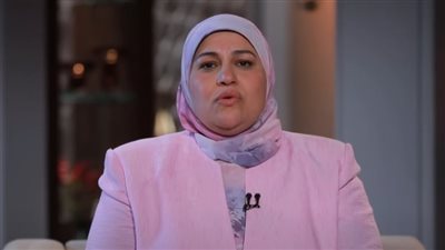كيفية التعامل مع الزوج البخيل؟.. واعظة بالأزهر تجيب