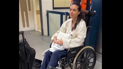 دون الكشف عن تفاصيل.. إيملي شاه زوجة مينا مسعود على كرسي متحرك بعد أيام قليلة من الزفاف