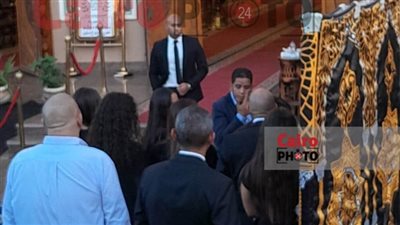 مريم عامر منيب تصل مسجد الشرطة بـ6 أكتوبر لتلقي عزاء خطيبها عمرو ستين