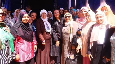 وزيرة التضامن ومحافظ الشرقية يفتتحان منطقة رياض الأطفال بمدرسة السيدة عائشة للتعليم الأساسي بالعاشر من رمضان