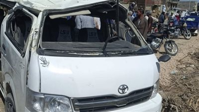 بالأسماء.. إصابة 14 شخصًا في انقلاب ميكروباص بالبحيرة