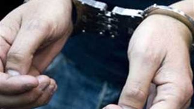 عثر بحوزتهما على أسلحة نارية ومخدرات.. قرار من جهات التحقيق ضد شابين في قنا 