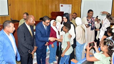 ضمن مباراة إنت تقدر.. تسليم 31 مشروعًا صغيرًا بمجال صناعة الملابس الجاهزة بالأقصر