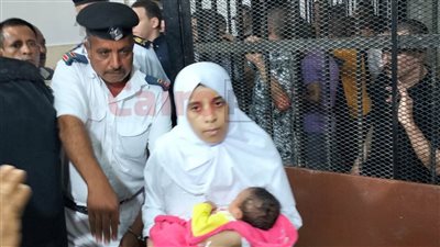 وسط حراسة أمنية مشددة.. وصول المتهمة بأنهاء حياة صغار دلجا ووالدهم لمحكمة جنايات المنيا 