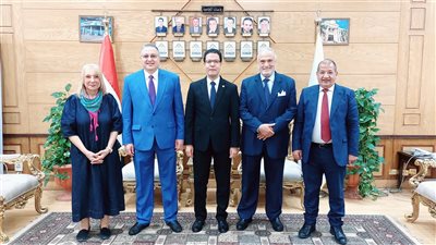 رئيس جامعة بنها يترأس لجنة اختيار عميد كلية الحقوق 