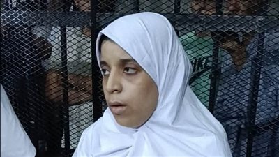 بسبب كومنت.. نجل عم المتهمة بقتل صغار دلجا يتهم دفاع والدتهم بالسب والقذف