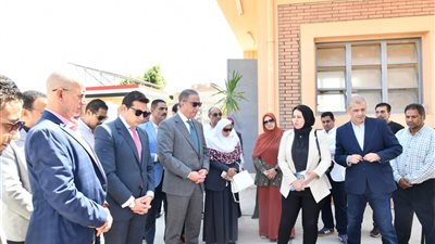 محافظ الفيوم يتفقد محطة توليد الكهرباء من الطاقة الشمسية بمشروع رفع الصرف الصحي بقرية الإعلام