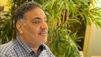 الرئيس الأمريكي ضيّع مستقبلها.. أب كفيف يستغيث بعد وقف منحة دراسة ابنته الكفيفة بالجامعة الأمريكية: لا تُطفئوا نور ابنتي