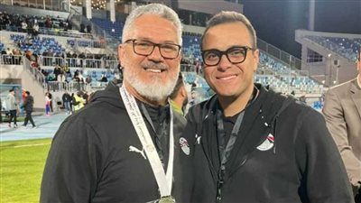 طبيب منتخب الشباب يروي كواليس عمله مع أوكلاند سيتي.. ويعلق على مفاوضات الأهلي