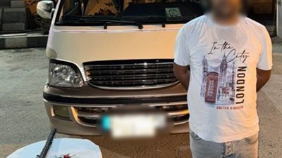 القبض على قائد سيارة لتعديه على شخصين باستخدام عصا خشبية بالقاهرة