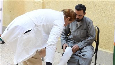 تضامن سوهاج: تسليم أجهزة تعويضية وكراسٍ متحركة للأسر الأولى بالرعاية