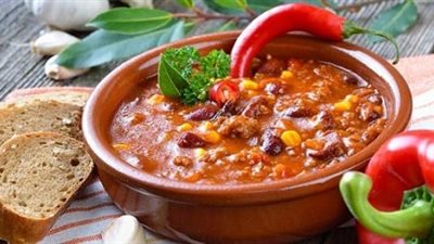 طريقة عمل الفول النابت بالطماطم.. وجبة اقتصادية ومليئة بالقيمة الغذائية