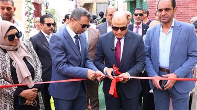 محافظ كفر الشيخ يفتتح المعرض الدائم لتوفير المستلزمات المدرسية ويعلن توفير 6500 قطعة زي مدرسي مجانًا